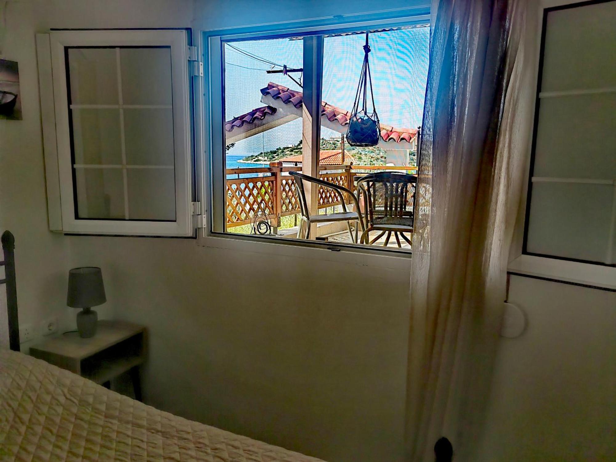 Iliakti Relaxing Seaside Villa Саламис Екстериор снимка